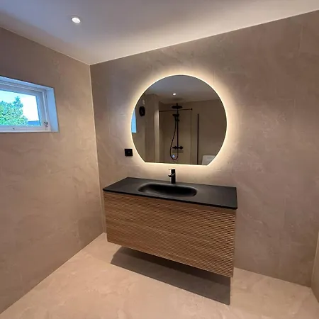 Moderne Hus I Sentrum Av Appartement *