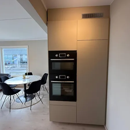 Moderne Hus I Sentrum Av *